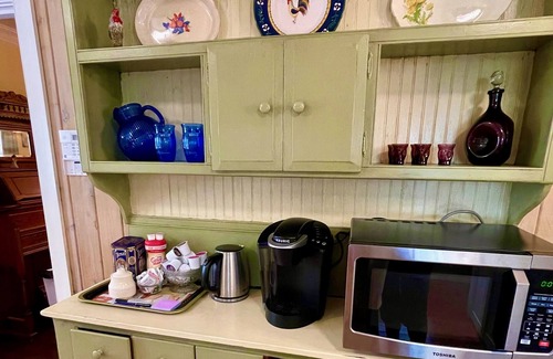 Memphis House | Country Cottage near University of Memphis