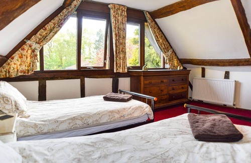 Challock Cottage | Country cottage on organic farm with Oak beams, shared hot tub and stunning views