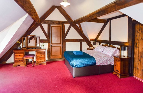 Challock Cottage | Country cottage on organic farm with Oak beams, shared hot tub and stunning views