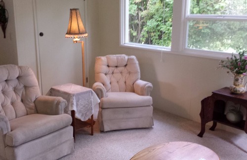 Talent Cottage | Country cottage on small hay farm