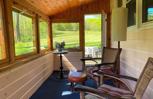 Red Hook Cottage | Country Cottage Retreat, Fido stays for free