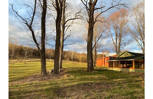 Red Hook Cottage | Country Cottage Retreat, Fido stays for free