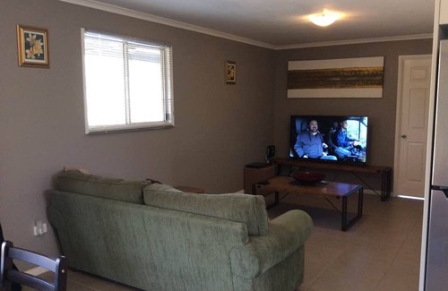 Kilbirnie Cottage | Country Cottage with lovely views and Australian Wildlife