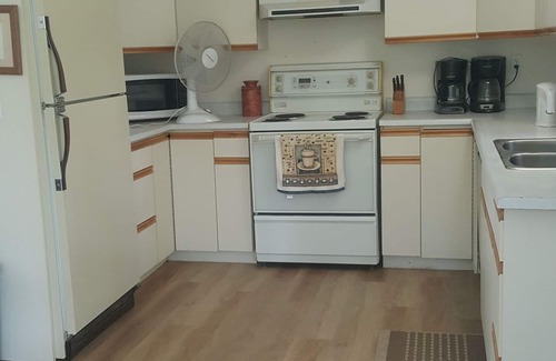 Eagle Bay House | Country Cottage with enclosed yard. Quiet wooded location.