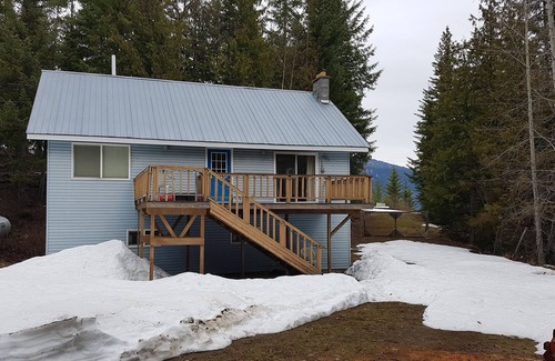 Eagle Bay House | Country Cottage with enclosed yard. Quiet wooded location.