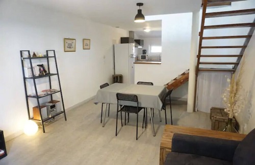 Le Thor Apartment | Country cottage with swimming pool
