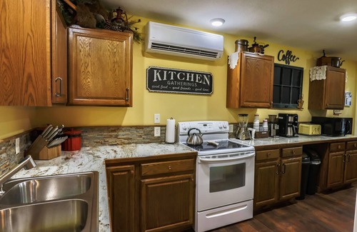 Pine River House | Country, Cozy and UNIQUE! Rustic ambiance. Available YEAR ROUND.
