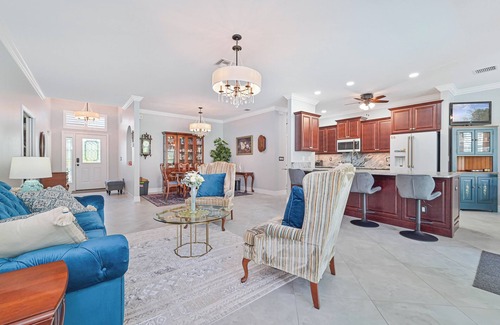 Estero House | Country Creek - 2 bed+ den/2 bath Estero pool home with golf