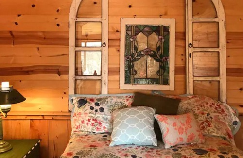 Steelville House | Country Cuteness is a suite with Meramec river access to swim, fish or float.
