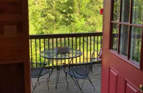 Steelville House | Country Cuteness is a suite with Meramec river access to swim, fish or float.
