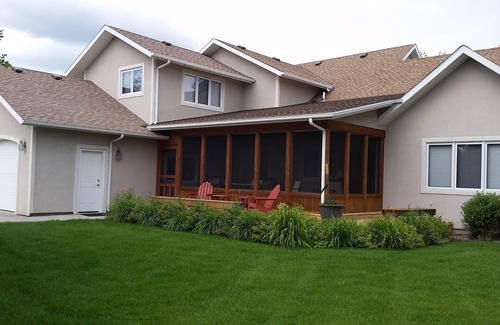 Big Timber House | Country Elegance on 1.4 acres, subdivision common access to Yellowstone River