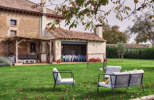 Villaturde Villa | Country House 'Casa Rural Nogalia' with Private Terrace, Private Garden and Wi-Fi
