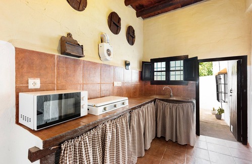 Villanueva del Trabuco House | Country House 'Fuente La Lana' with Mountain Views, Private Terrace, and Air Conditioning