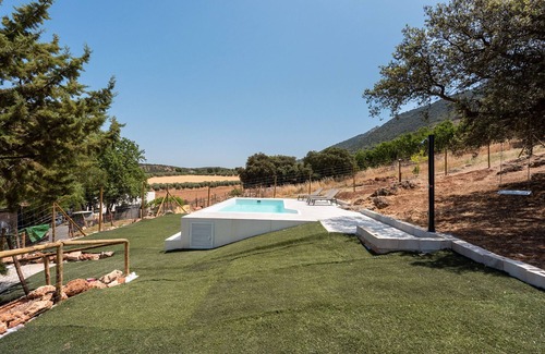 Villanueva del Trabuco House | Country House 'Fuente La Lana' with Mountain Views, Private Terrace, and Air Conditioning