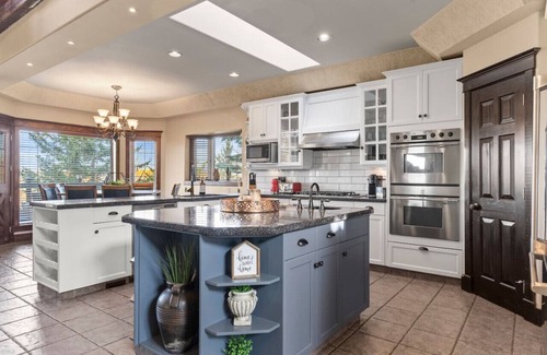 De Winton House | Country Escape - Acreage Home with Park