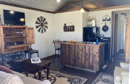 McLennan County Cabin | Country Escape - Live to be Wild