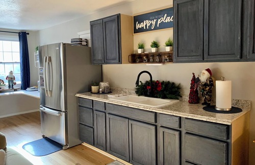 Fentress House | Country Escape Next DOOR Rental - Sleeps 6 - Stay upstairs in the trees