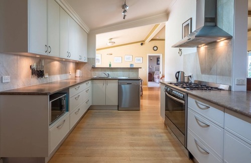 Mount Best House | Country Escape with Stunning Views
