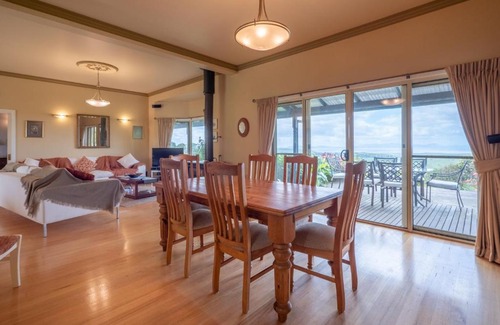 Mount Best House | Country Escape with Stunning Views