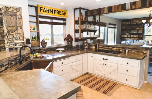 Port Angeles House | Country Estate-Magical Sunsets-Pet Friendly