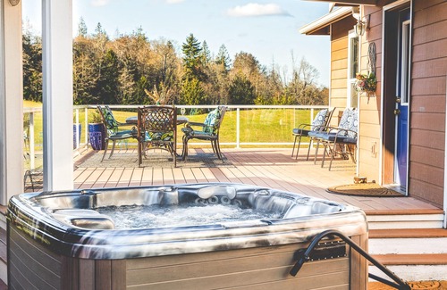 Port Angeles House | Country Estate-Magical Sunsets-Pet Friendly