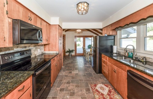 Arden House | Country estate yet near to everything! Kayaking, hiking, restaurants