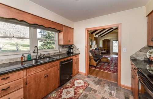 Arden House | Country estate yet near to everything! Kayaking, hiking, restaurants
