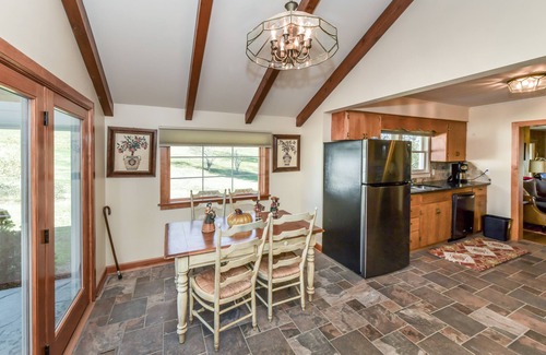 Arden House | Country estate yet near to everything! Kayaking, hiking, restaurants