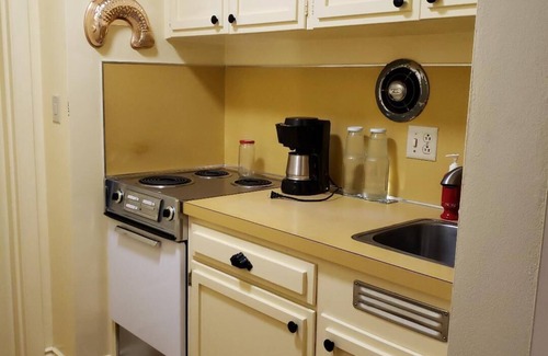 Riddle Condo | Country Farm Condo, near 7 Feathers Casino/Canyonville on OR Hwy 5; Dog friendly