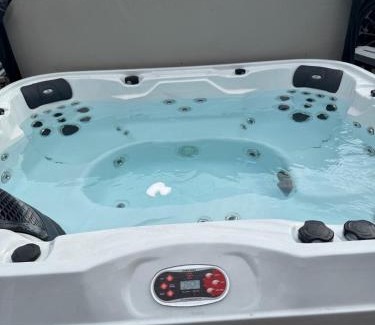 Otley House | Country Farmhouse Sleeps 13 & New 8Seater Hot Tub