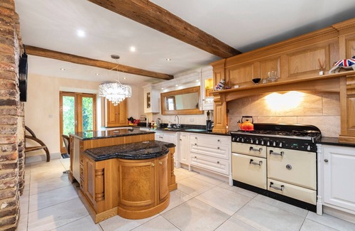 Otley House | Country Farmhouse, Sleeps 13 & New 8Seater Hot Tub