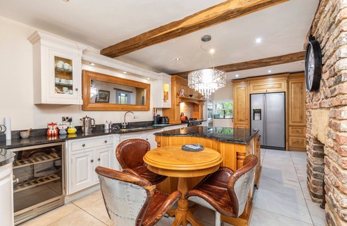 Otley House | Country Farmhouse, Sleeps 13 & New 8Seater Hot Tub