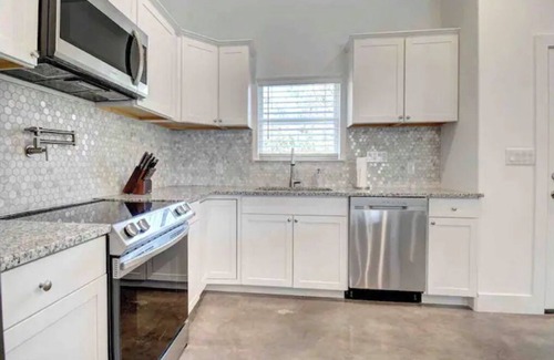 Bastrop House | Country feel in this open plan 3 bed/2 bath home.
