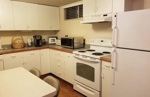 Federal Way House | Country feel, w/all amenities, close to winery, restaurants, shops, & freeway!