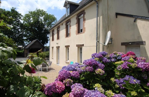 Saint-Martin-de-Cenilly Cottage | Country Retreat with Garden, Parking, and Pet-Friendly