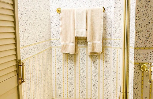 San Angelo Bed & Breakfast | Country French - Inn at the Art Center