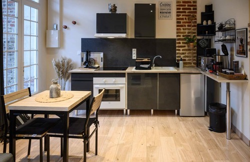 Chevincourt Apartment | Country gîte in a secure farmhouse