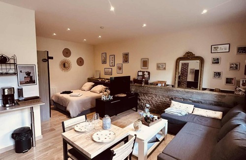 Chevincourt Apartment | Country gîte in a secure farmhouse