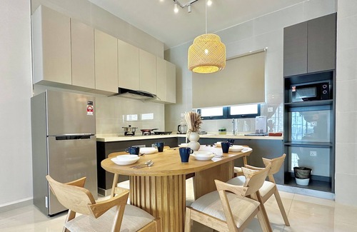 Central District Condo | Country Garden Danga Bay Sea View Homestay by Stayrene
