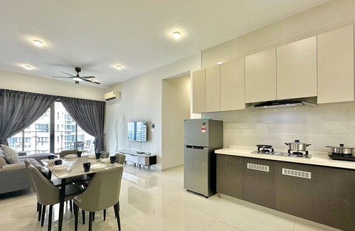 Central District Condo | Country Garden Danga Bay Sea View Homestay by Stayrene