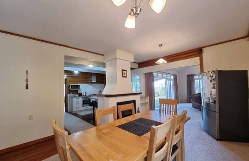 Taupaki House | Country Garden Oasis with Parking and Wi-Fi