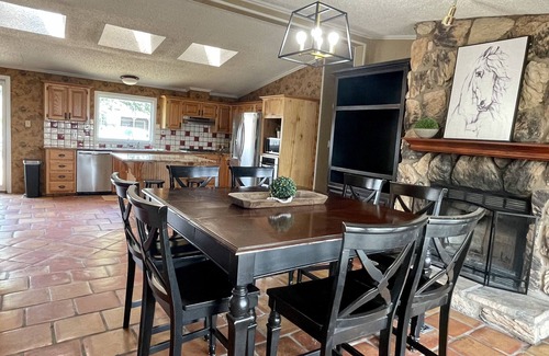 Dimmitt House | 💚Country Get Away💤Horse &Pet friendly King Beds