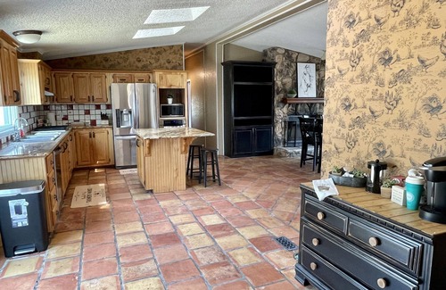 Dimmitt House | 💚Country Get Away💤Horse &Pet friendly King Beds