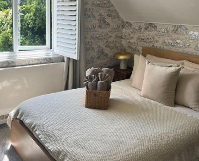 Great Yarmouth Villa | Country Getaway on the Broads with Hot Tub and Fire Pit