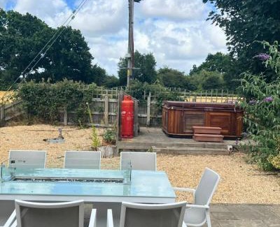 Great Yarmouth Villa | Country Getaway on the Broads with Hot Tub and Fire Pit
