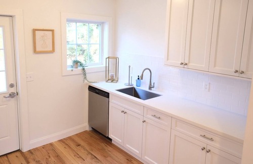 Newtown Condo | Country Getaway in Historic Inn