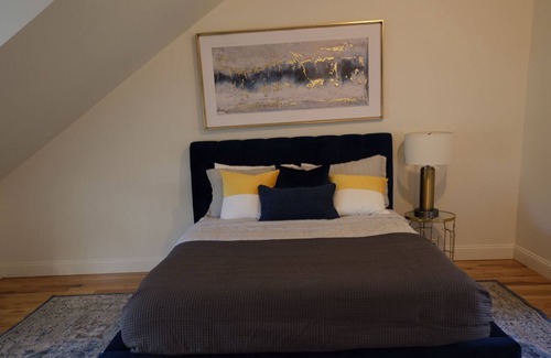 Newtown Condo | Country Getaway in Historic Inn