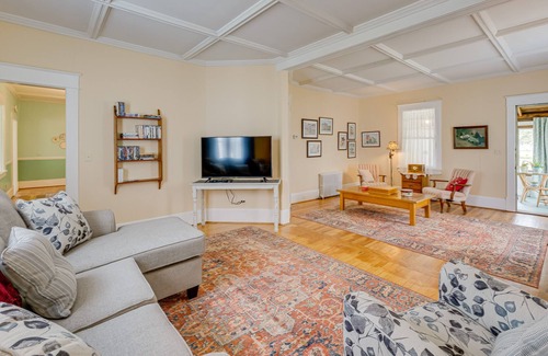 Kinsale House | Country Getaway in Kinsale: Sunroom, Pond Access!