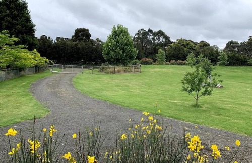 Yarrambat Apartment | Country Getaway on the edge of the Yarra Valley