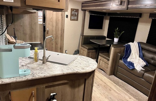 Keenan House | Country Glamping!